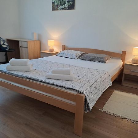 Yulia Apartman Pula Exterior foto