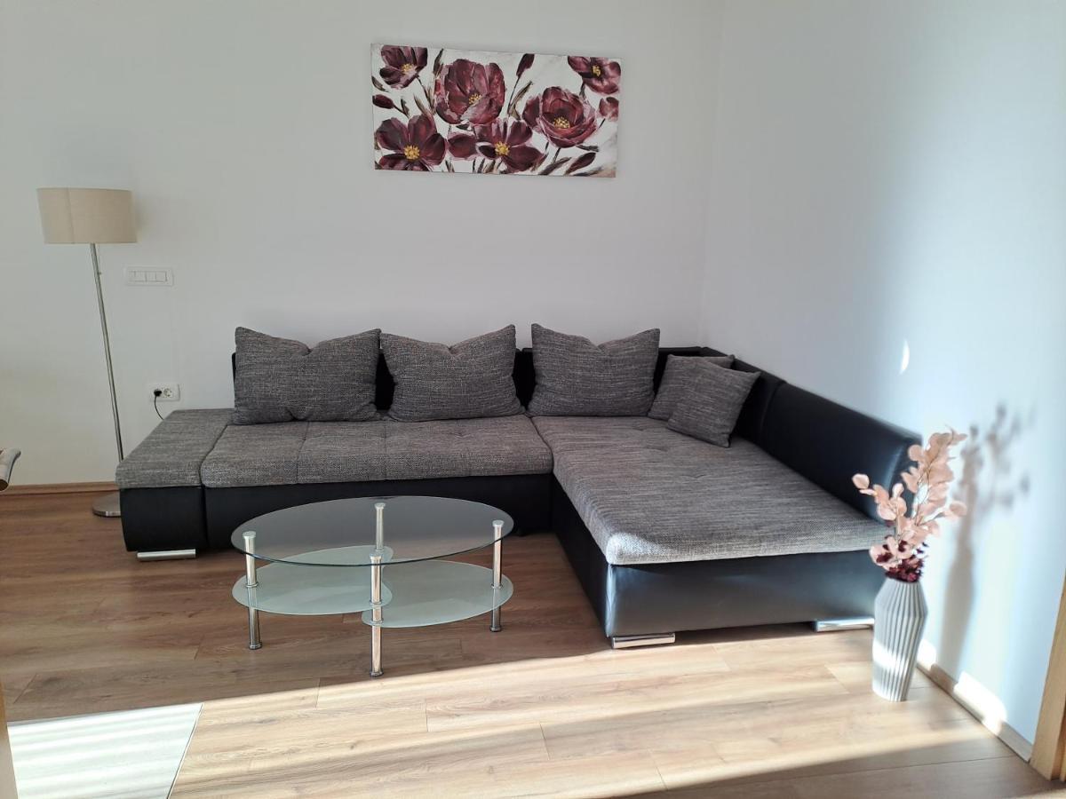 Yulia Apartman Pula Exterior foto